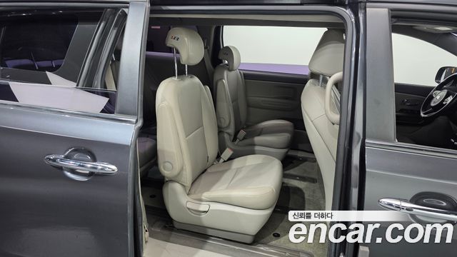 Kia Canival 2018 — photo 11