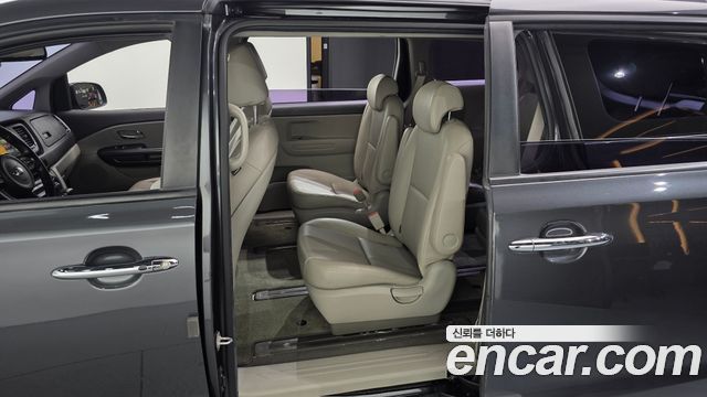 Kia Canival 2018 — photo 20