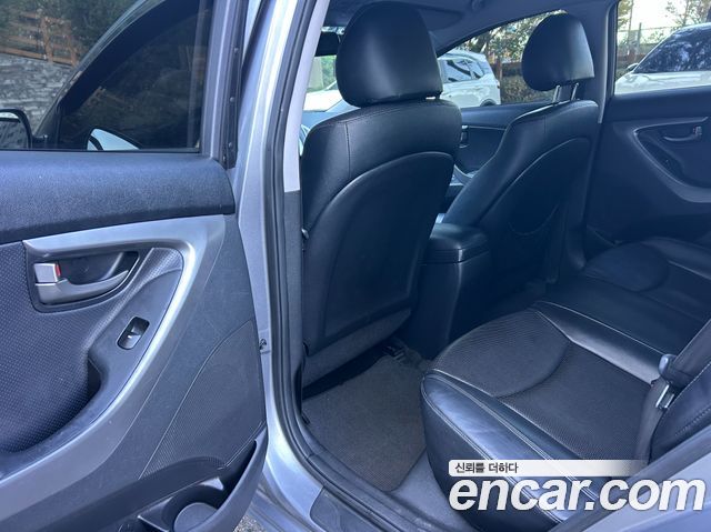 Hyundai AVANTE 2013 — photo 8