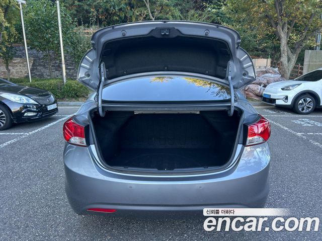 Hyundai AVANTE 2013 — photo 9