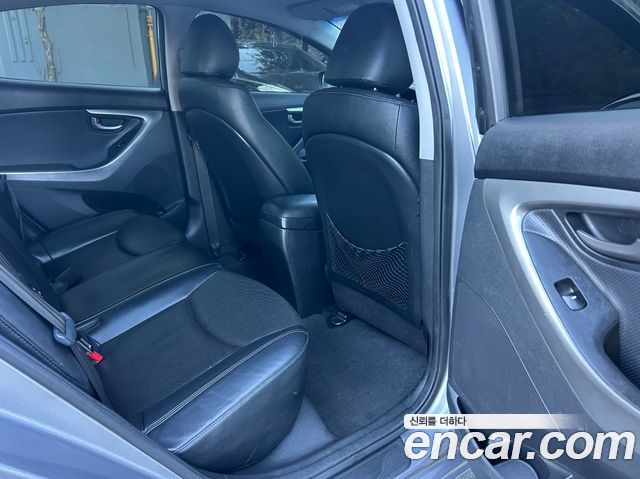 Hyundai AVANTE 2013 — photo 10