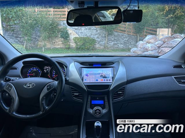 Hyundai AVANTE 2013 — photo 12