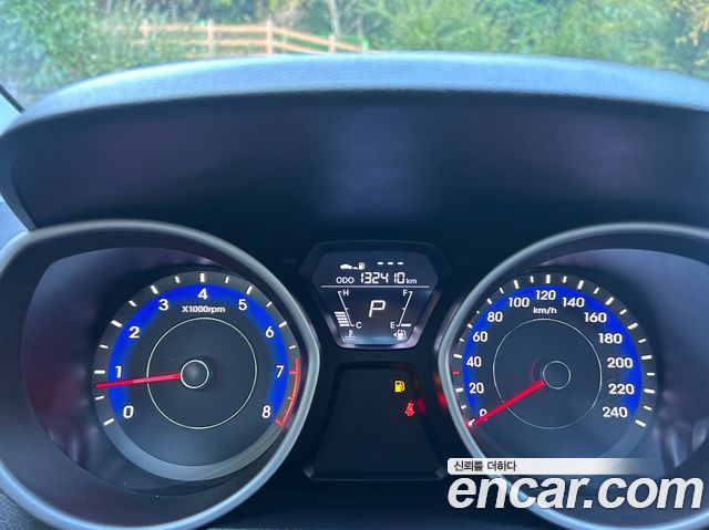 Hyundai AVANTE 2013 — photo 16