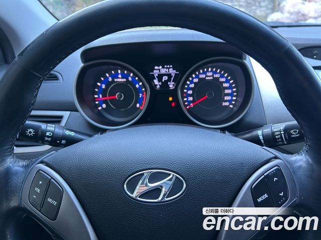 Hyundai AVANTE 2013 — photo 17