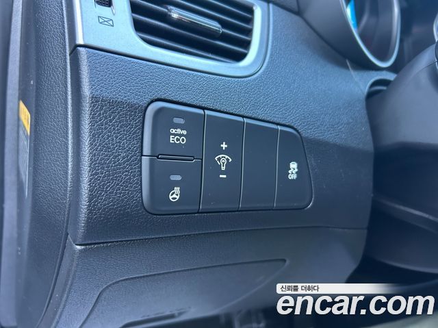 Hyundai AVANTE 2013 — photo 18