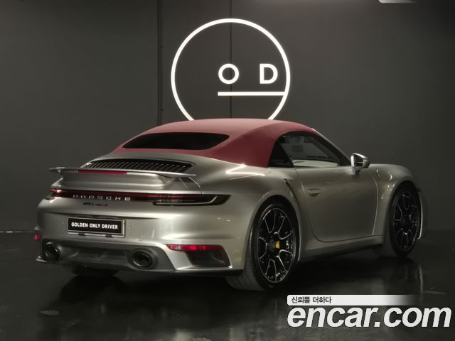 Porsche 911 2021 — photo 2