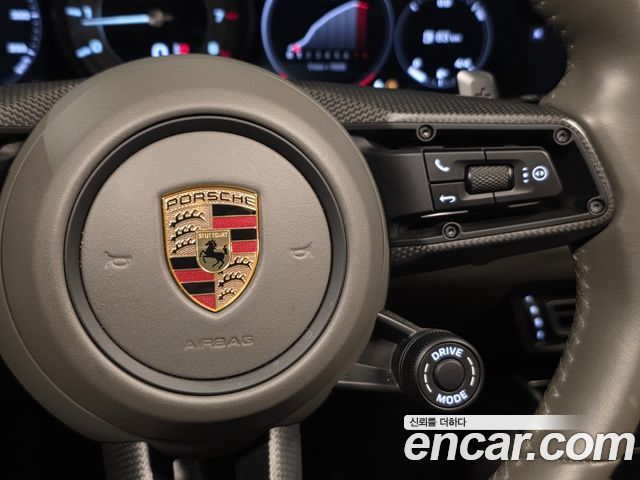 Porsche 911 2021 — photo 14