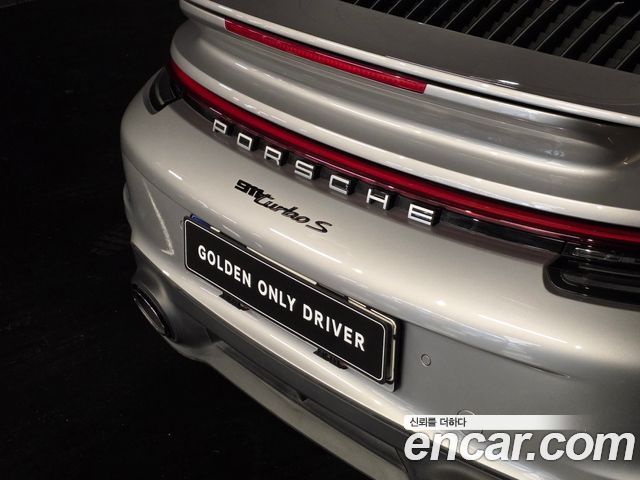 Porsche 911 2021 — photo 18