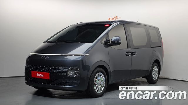 Hyundai Staria 2023 — photo 1