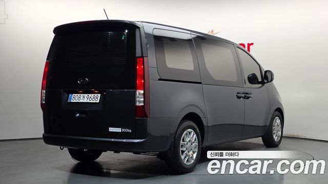 Hyundai Staria 2023 — photo 2