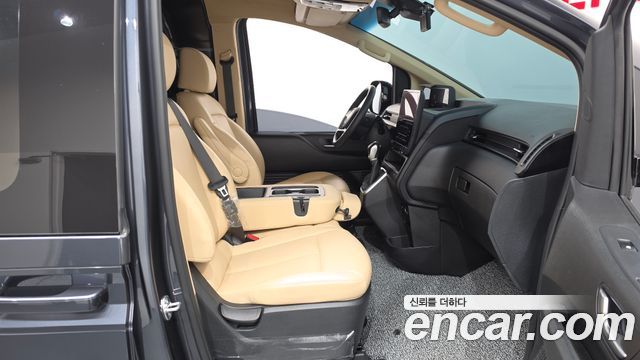 Hyundai Staria 2023 — photo 16