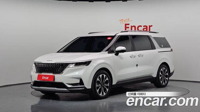 Kia Canival 2023 — photo 1