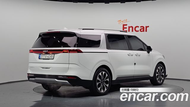 Kia Canival 2023 — photo 2