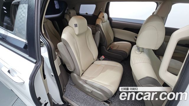 Kia Canival 2023 — photo 17