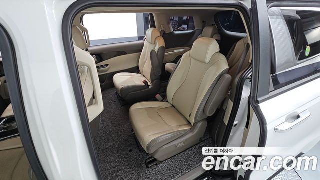 Kia Canival 2023 — photo 18