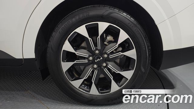 Kia Canival 2023 — photo 7