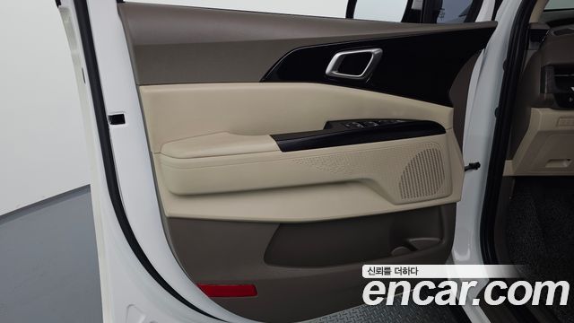 Kia Canival 2023 — photo 14