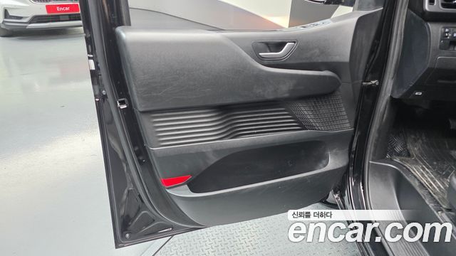 Hyundai Staria 2022 — photo 15