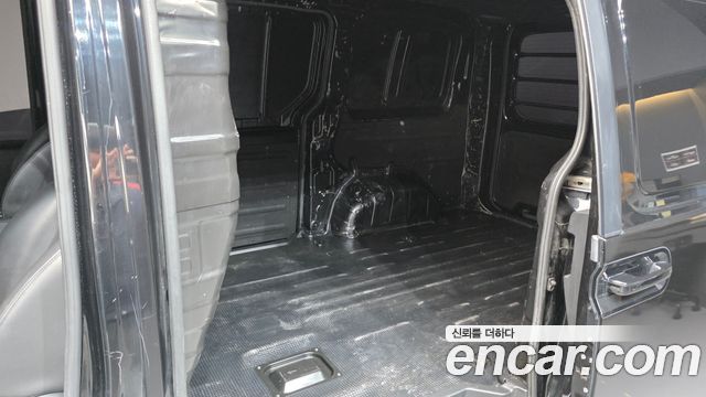Hyundai Staria 2022 — photo 16
