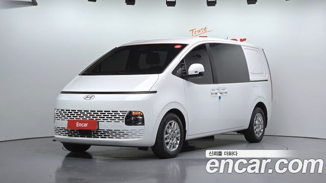 Hyundai Staria 2025 — photo 1