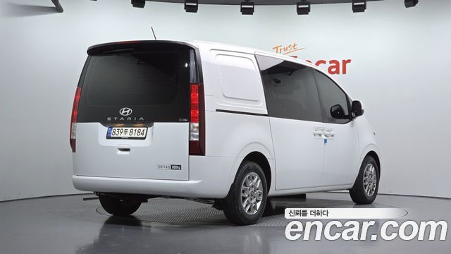 Hyundai Staria 2025 — photo 2