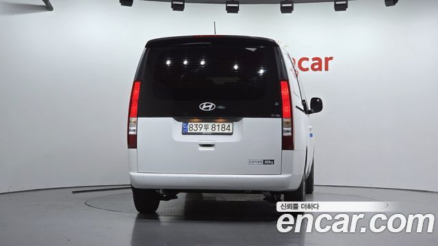 Hyundai Staria 2025 — photo 4
