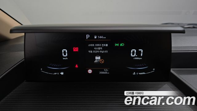 Hyundai Staria 2025 — photo 11