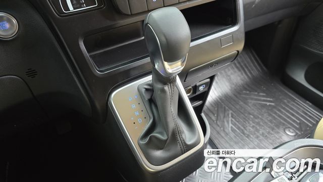 Hyundai Staria 2025 — photo 12
