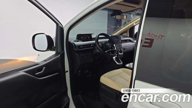 Hyundai Staria 2025 — photo 13