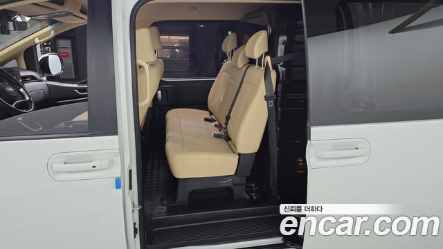 Hyundai Staria 2025 — photo 17