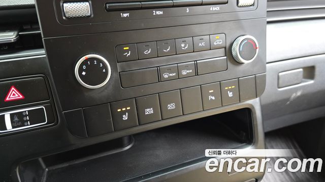 Hyundai Staria 2025 — photo 19