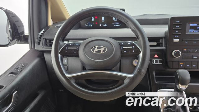 Hyundai Staria 2025 — photo 20