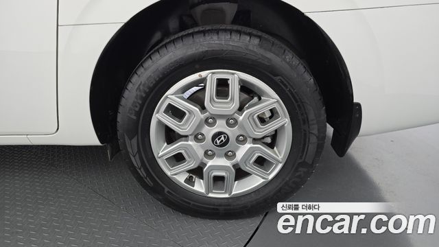 Hyundai Staria 2025 — photo 7