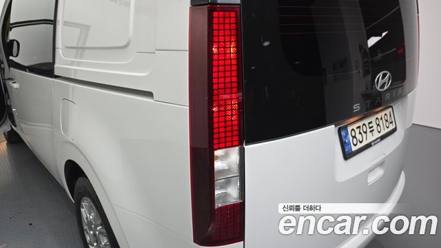 Hyundai Staria 2025 — photo 9
