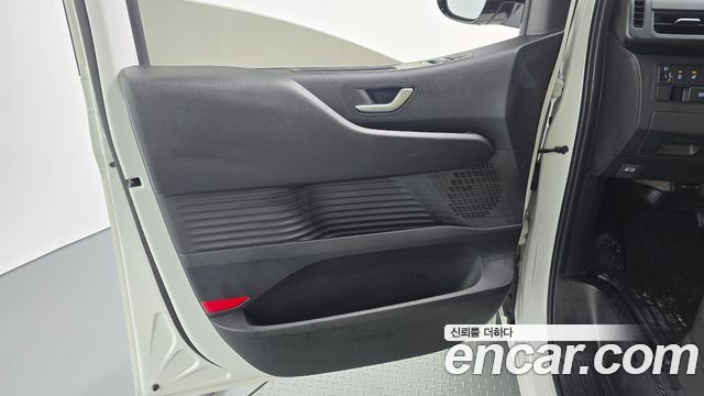 Hyundai Staria 2025 — photo 14