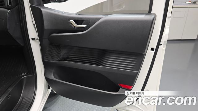 Hyundai Staria 2025 — photo 15