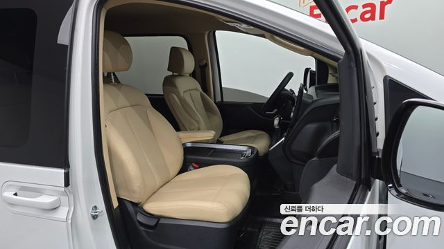 Hyundai Staria 2025 — photo 16