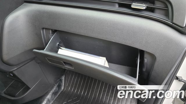 Hyundai Staria 2025 — photo 30