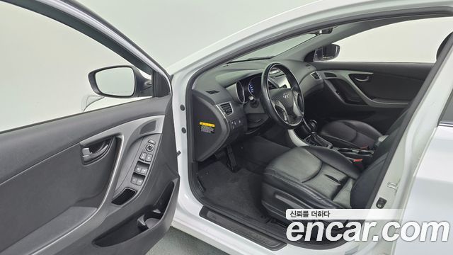 Hyundai AVANTE 2014 — photo 10