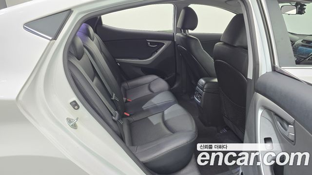 Hyundai AVANTE 2014 — photo 11