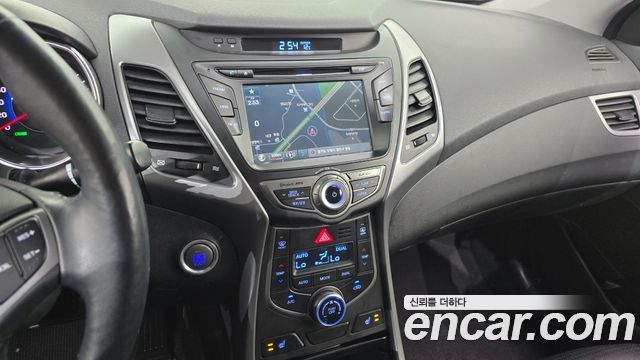 Hyundai AVANTE 2014 — photo 12