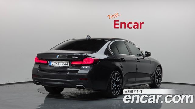BMW 5-Series 2022 — photo 2