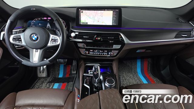 BMW 5-Series 2022 — photo 10