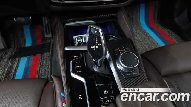 BMW 5-Series 2022 — photo 12
