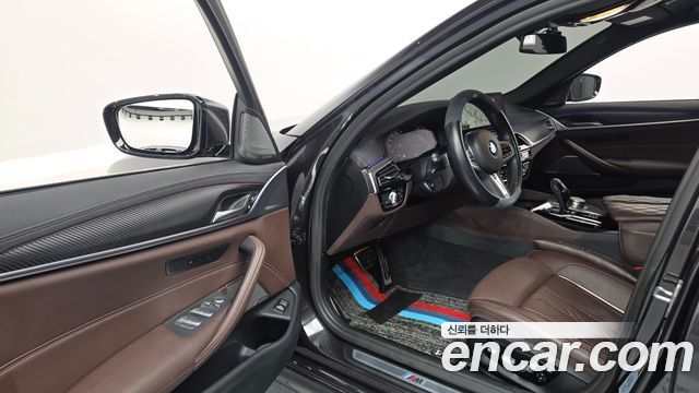 BMW 5-Series 2022 — photo 13