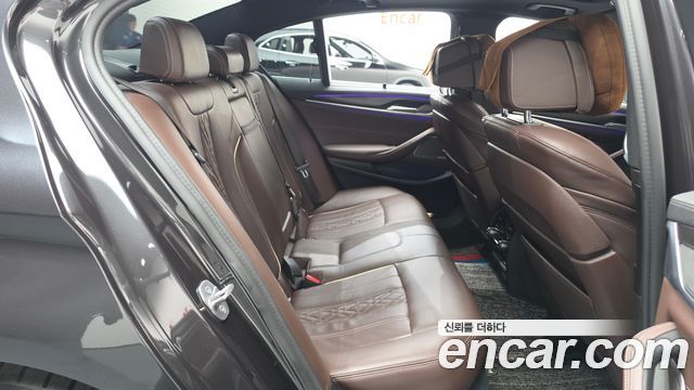 BMW 5-Series 2022 — photo 17