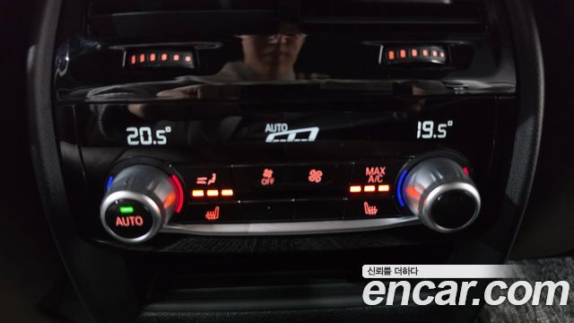 BMW 5-Series 2022 — photo 18