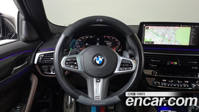 BMW 5-Series 2022 — photo 20