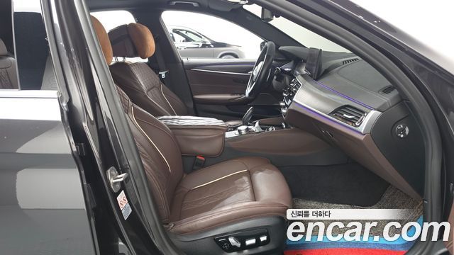 BMW 5-Series 2022 — photo 16