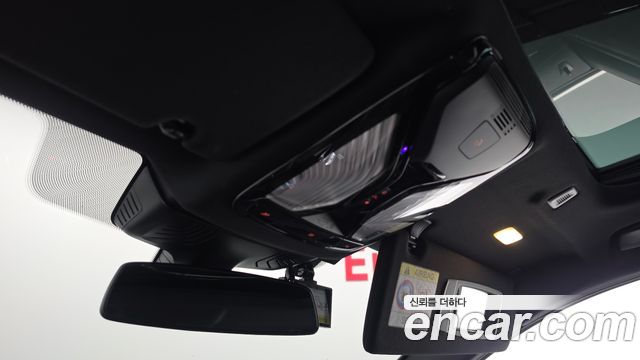 BMW 5-Series 2022 — photo 28